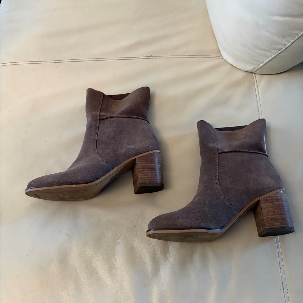 FRYE AND CO. Taupe Heeled Boots